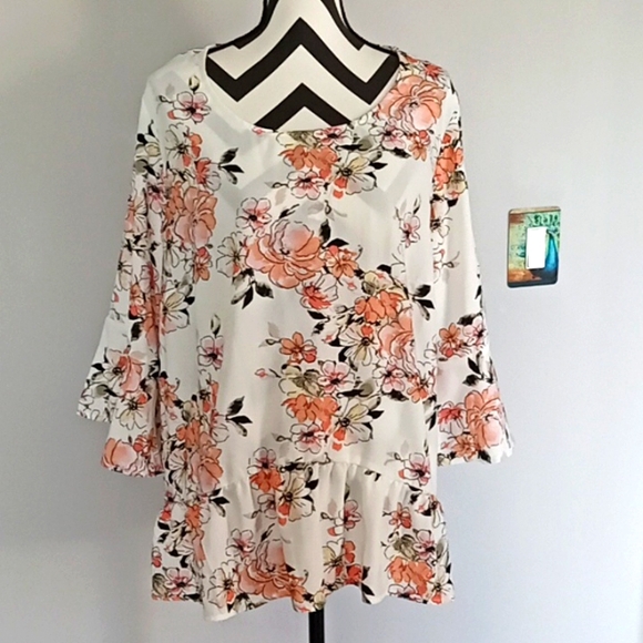 I.N. Studio 2X Top - Picture 2 of 4